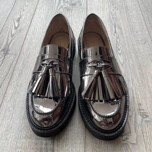 Stuart Weitzman Mila Lift slip-on tassel detail loafers Size 7.5B Womens